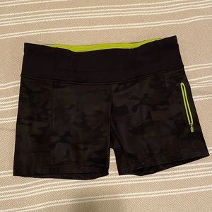 ⚡️CLEARANCE Lululemon black camo running shorts